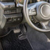 Dywaniki samochodowe NOMAD przednie ze skórzaną czerwoną lamówką dopasowane do Dacia Duster II 2017-2021