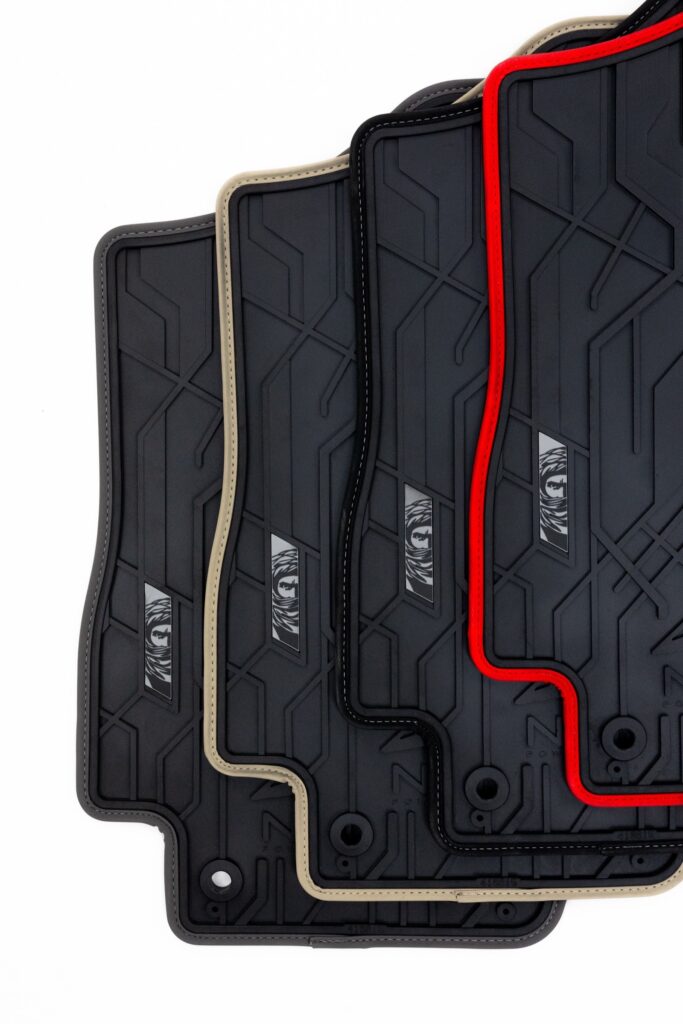 Dywaniki samochodowe NOMAD przednie ze skórzaną czerwoną lamówką dopasowane do BMW Seria 5 E61 2003-2010